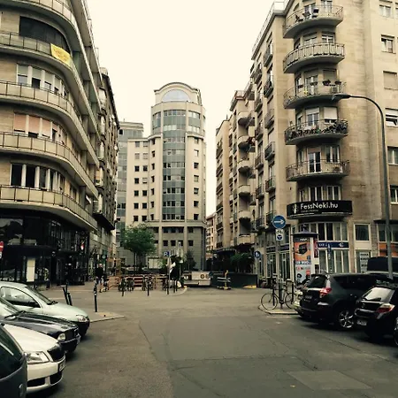 Madach's Peak Studio 아파트